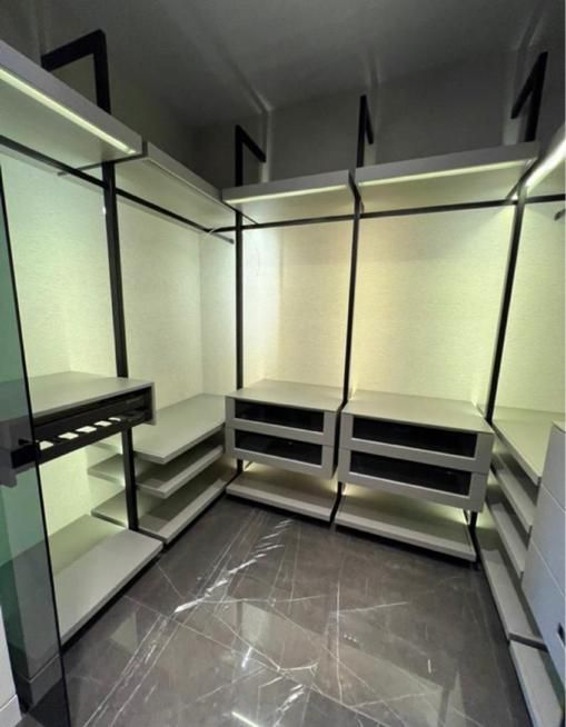 ۳۰۰متر برج مدرن با ویوو شهر و کوهستان