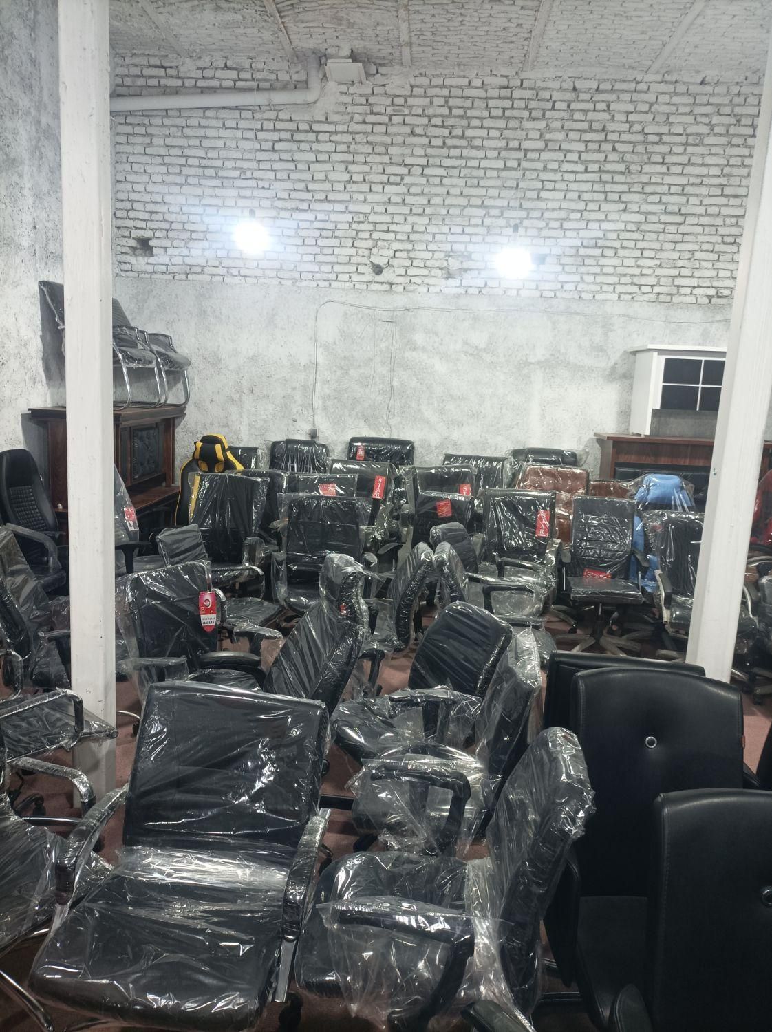 میز وصندلی اداری چرخدار کامپیوتر جک دار سناتوری|مبلمان اداری|مشهد, طلاب|دیوار