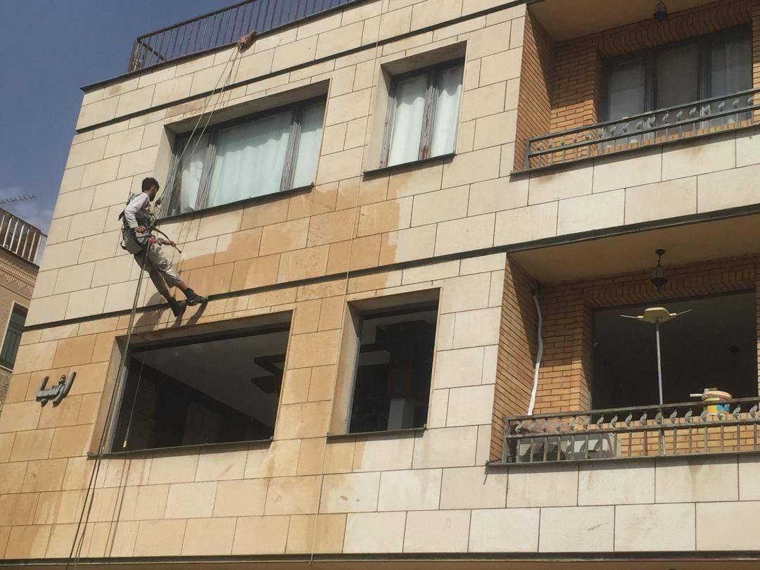 کاردرارتفاع  عایق بندی کار در ارتفاع پیچ و رولپلاک|خدمات پیشه و مهارت|شیراز, کوی طلاب|دیوار