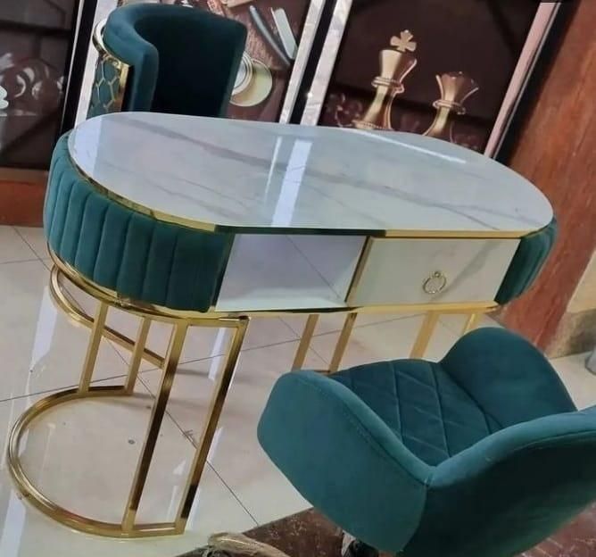 میز ناخن فرتیک|آرایشگاه و سالن‌های زیبایی|رشت, امین الضرب|دیوار