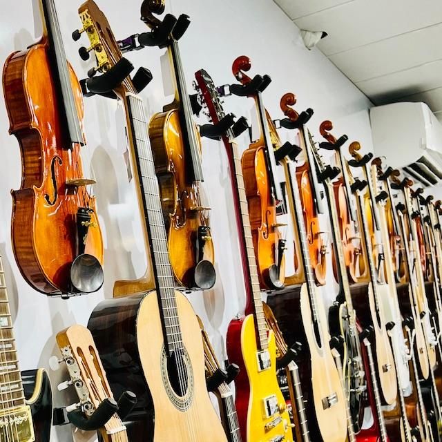 انواع ویولن از برندهای معتبر و اصلی|ویولن|قم, زنبیل آباد|دیوار
