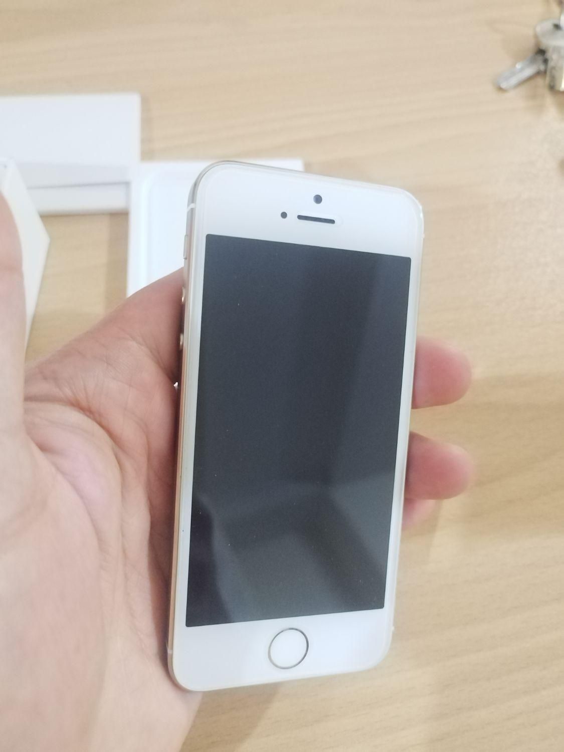 اپل iPhone 5s با حافظهٔ ۱۶ گیگابایت|موبایل|تهران, مجیدیه|دیوار