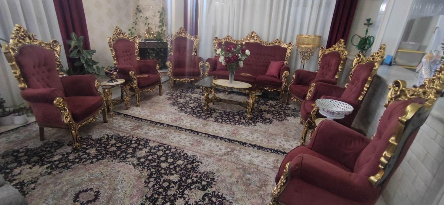 مبل کلاسیک ۹ نفره و به همراه بوفه و ساعت ایستاده|مبلمان خانگی و میز عسلی|تهران, شهرک تختی|دیوار