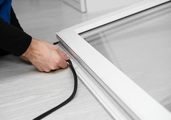 تعمیر،ریگلاژ درب پنجره های یو پی وی سی UPVC|خدمات پیشه و مهارت|تبریز, |دیوار