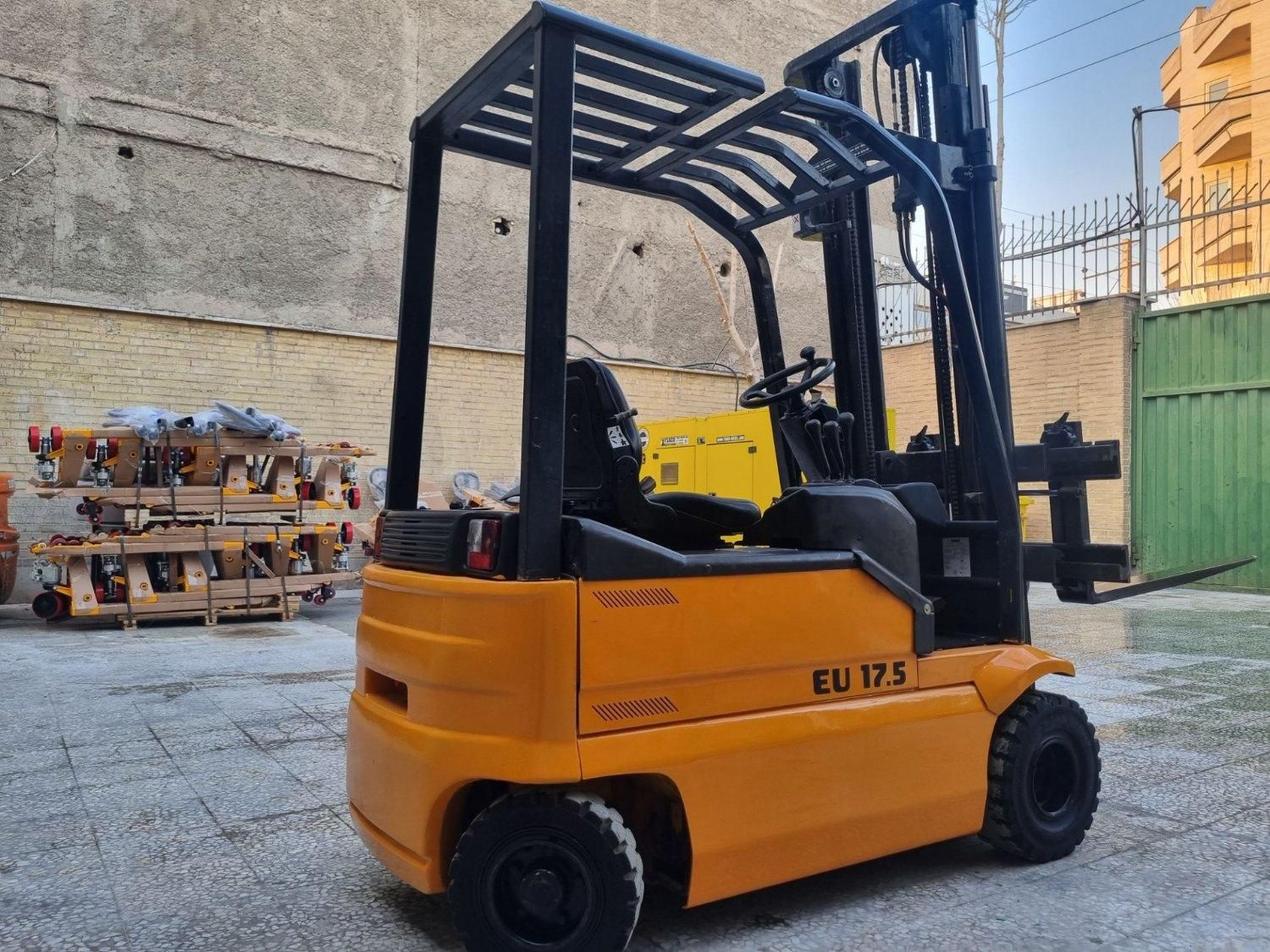 لیفتراک سه تن و لیفتراک پنج تن جک پالت|ماشین‌آلات صنعتی|آستارا, |دیوار