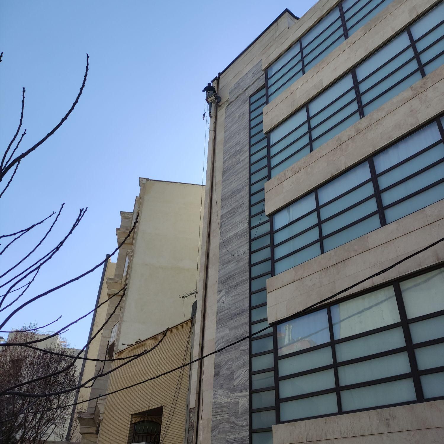 راپل کار در ارتفاع نماشویی پیچ رولپلاک با طناب|خدمات نظافت|قم, انسجام|دیوار