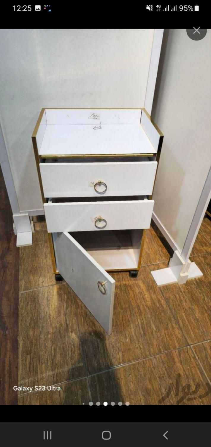 ترولی ارایشگاه|آرایشگاه و سالن‌های زیبایی|مشهد, هنرور|دیوار