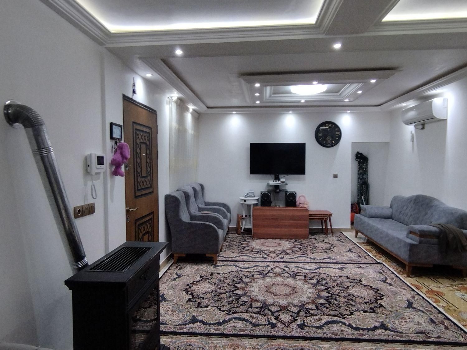 فروش خانه ویلایی ورودی مستقل 200متر|فروش خانه و ویلا|رضوانشهر, |دیوار