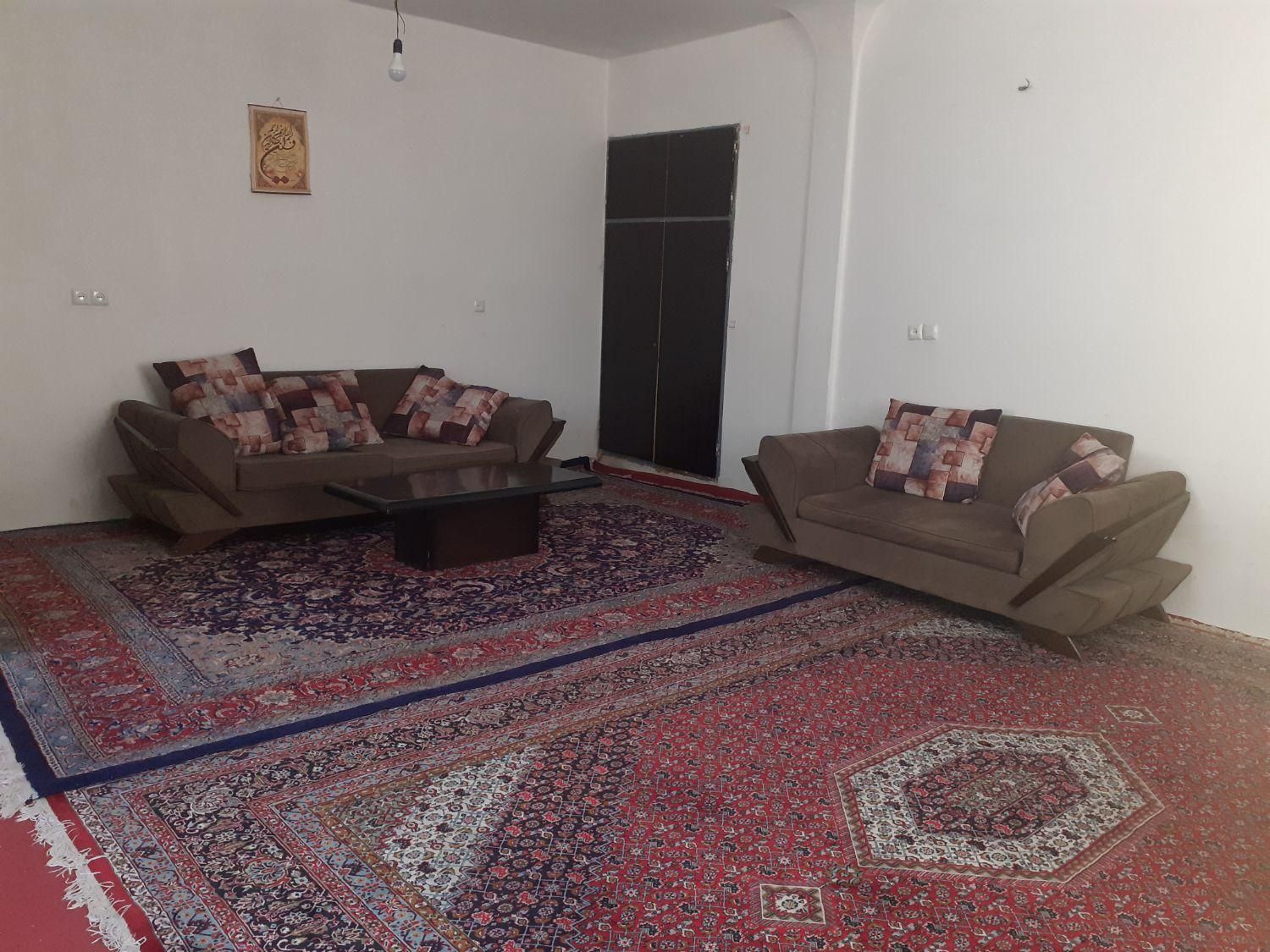 خانه باغ در عقیل اباد|اجارهٔ کوتاه‌مدت ویلا و باغ|اراک, |دیوار