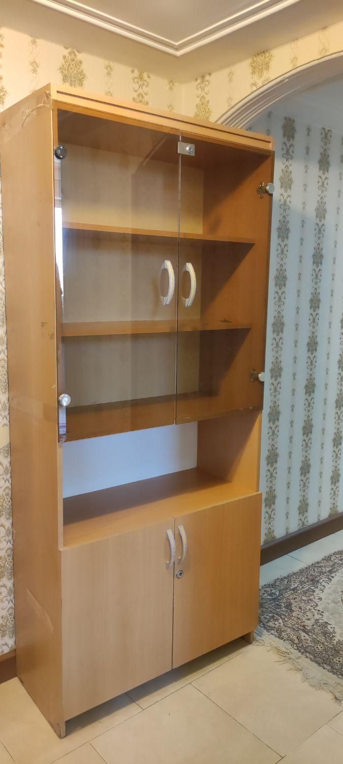 کتابخانه شیک با طبقه و درب شیشه ای  وکمد|کتابخانه، شلف، قفسه‌های دیواری|اصفهان, عسگریه|دیوار