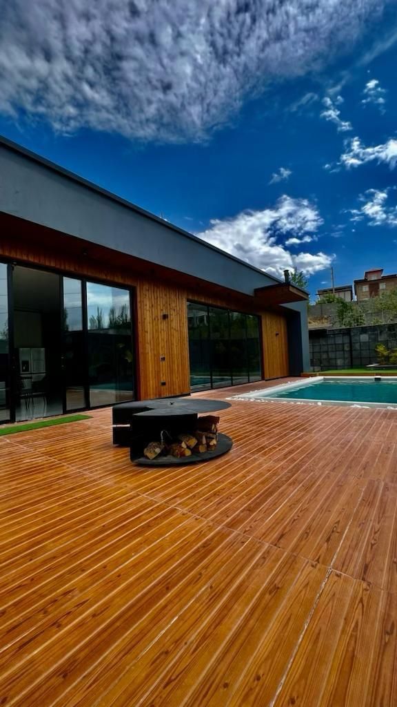 عمارت سایه سه خواب مستر|اجارهٔ کوتاه‌مدت ویلا و باغ|رودهن, |دیوار