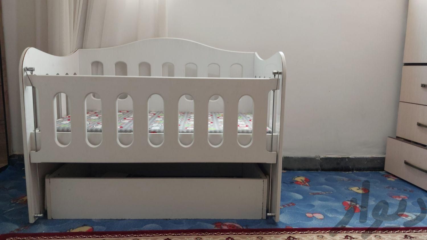 گهواره نوزاد در حده نو|تخت و صندلی بچه|مریوان, |دیوار