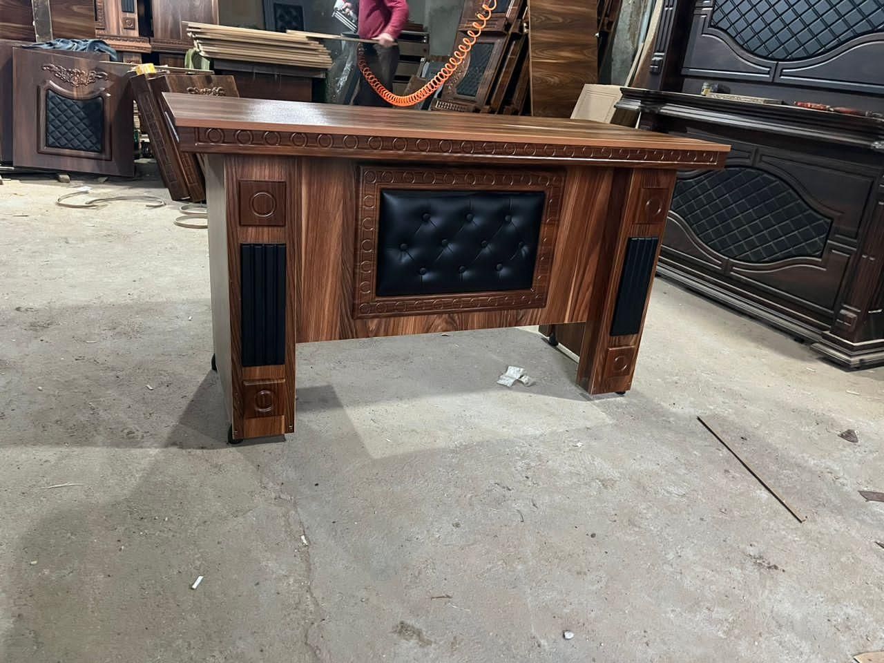 تولید کننده میزهای اداری ومدیریت|مبلمان اداری|تبریز, |دیوار