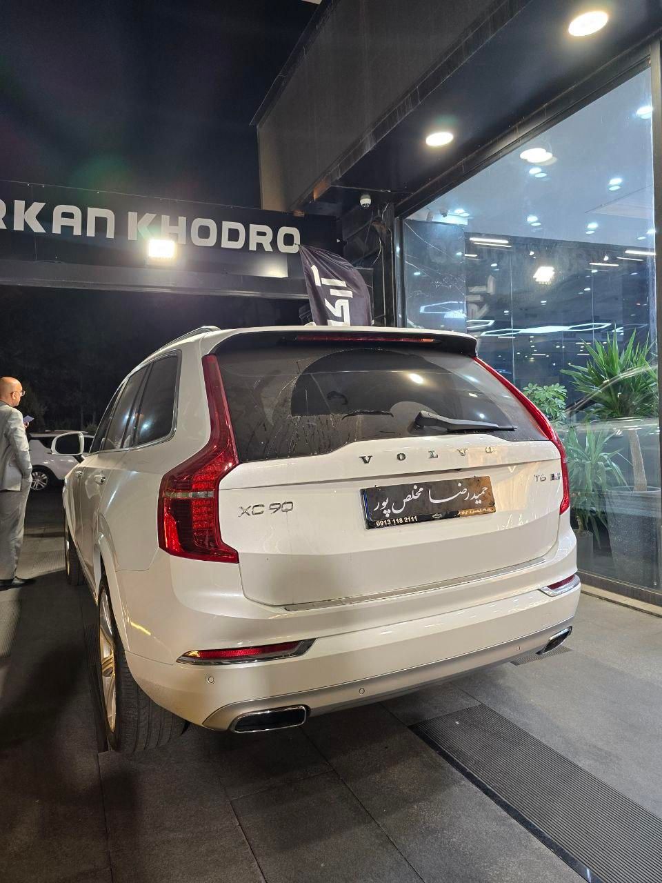 ولوو XC90 اینسکریپشن فول ۲۰۱۷ بیرنگ کارکرد ۱۳۴|سواری و وانت|تهران, سعادت‌آباد|دیوار