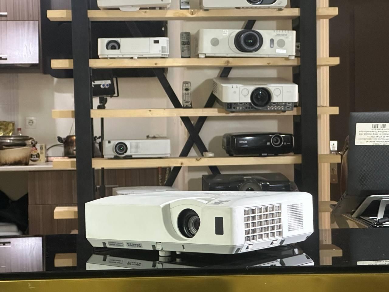 ویدیو پروژکتور هیتاچی CP-X3030|تلویزیون و پروژکتور|قم, سالاریه|دیوار