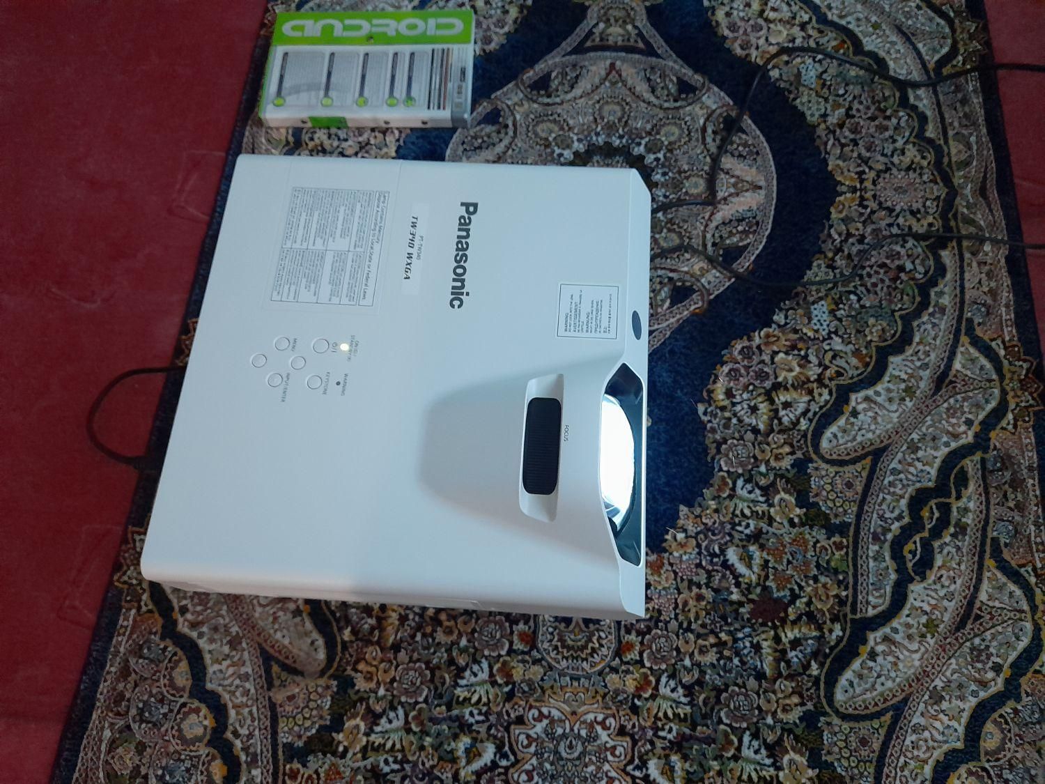 ویدیو پروژکتور پاناسونیک فاصله نزدیک تا پرده|تلویزیون و پروژکتور|همدان, |دیوار