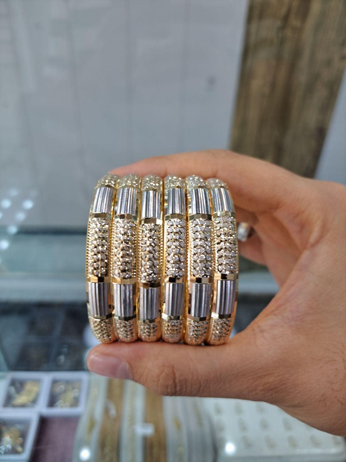 النگو ثمر|جواهرات|قم, نیروگاه|دیوار