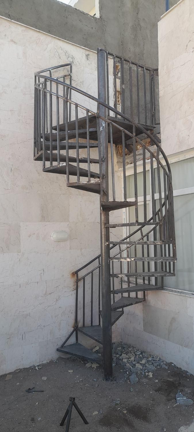 جوشکاری و ساخت پله آهنی مستقیم تکشاسی|مصالح و تجهیزات ساختمان|مشهد, رسالت|دیوار