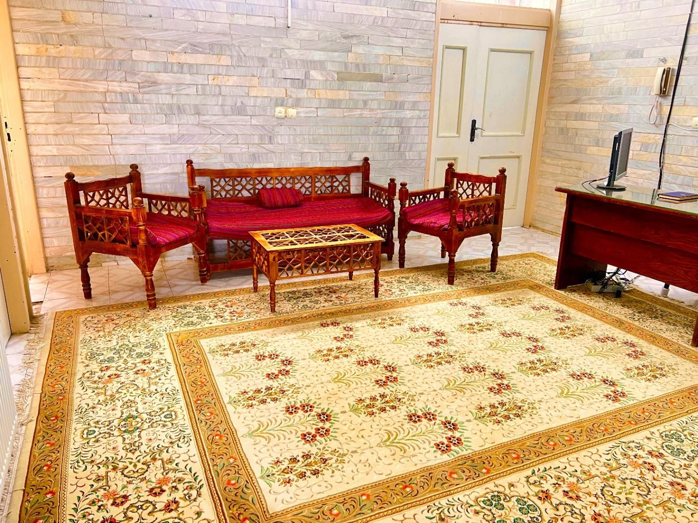 خوابگاه دانشجویی دخترانه بهین دخت|اجارهٔ کوتاه‌مدت آپارتمان و سوئیت|اصفهان, شاهزید|دیوار