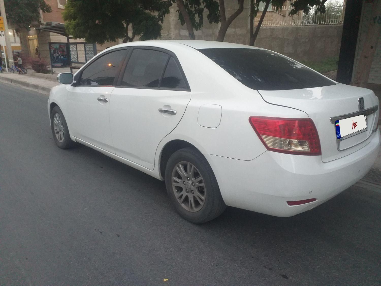 آریو اتوماتیک 1600cc، مدل ۱۳۹۷|خودرو سواری و وانت|اصفهان, آفاران|دیوار