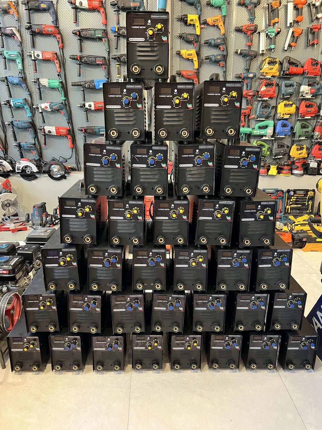 دستگاه جوش ۲۰۰ آمپر اتاق بزرگ یکسال گارانتی|ماشین‌آلات صنعتی|مشهد, هنرور|دیوار