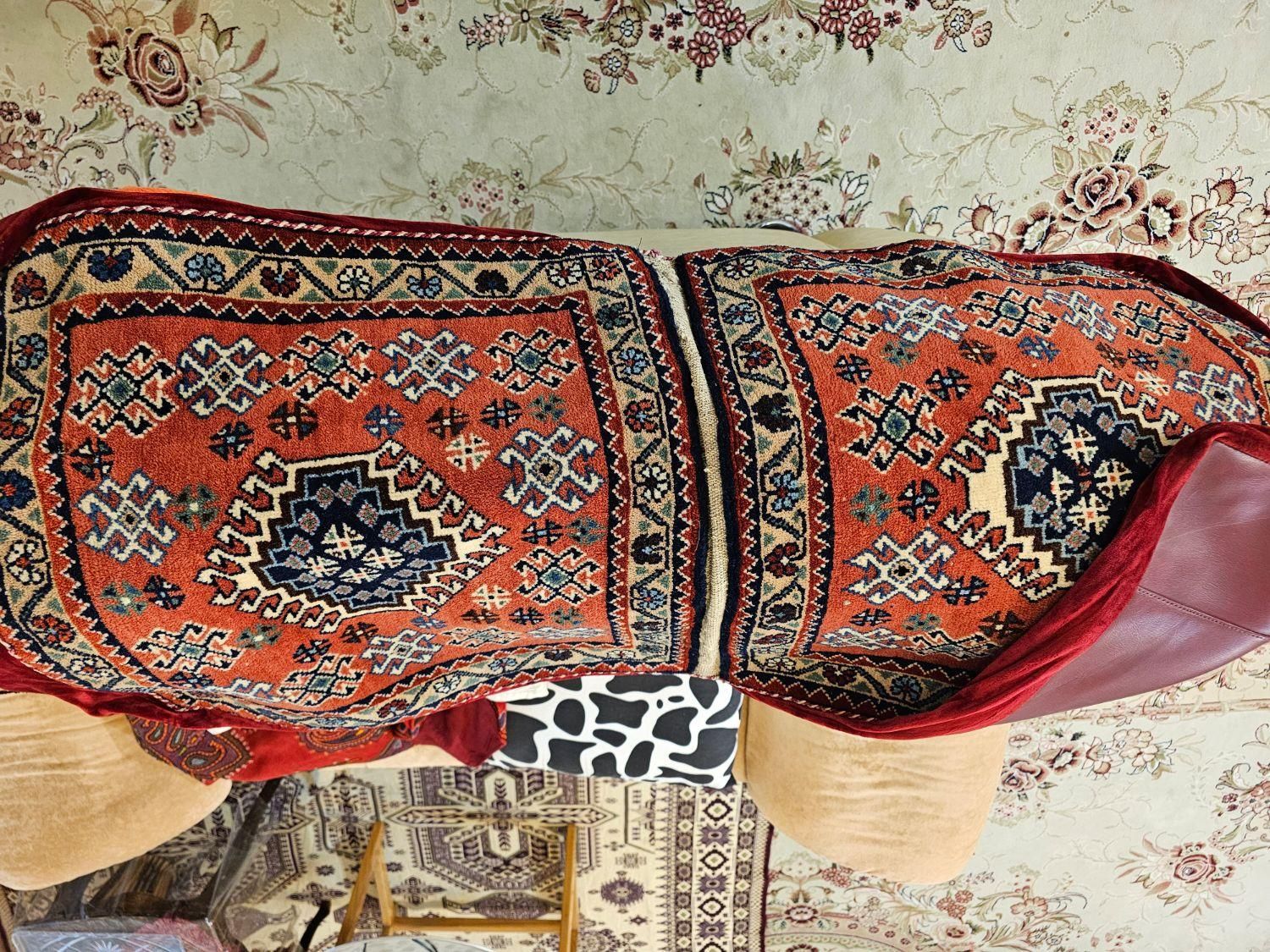 تعدادی پشتی قالیچه ای|پشتی|شیراز, ارم|دیوار