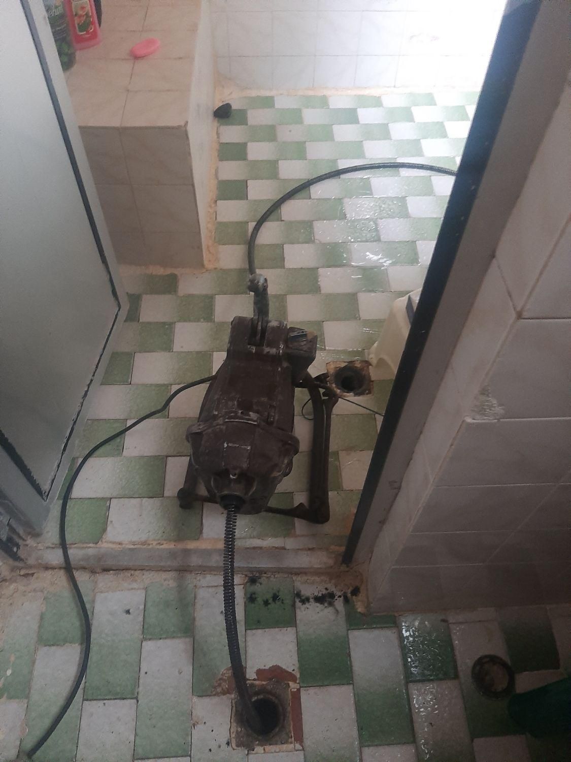 لوله بازکنی مناسب بهداشتی شبانه روزی لوله کشی|خدمات پیشه و مهارت|ارومیه, |دیوار