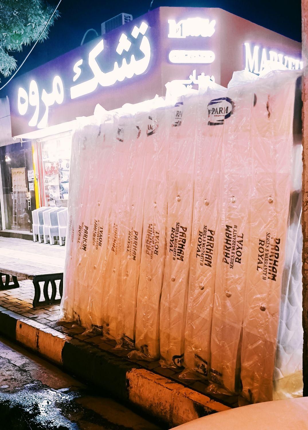 تشک برند پرهام پارچه گردبافت فنر تقویت دیواره مخمل|تشک تختخواب|مشهد, نکاح|دیوار