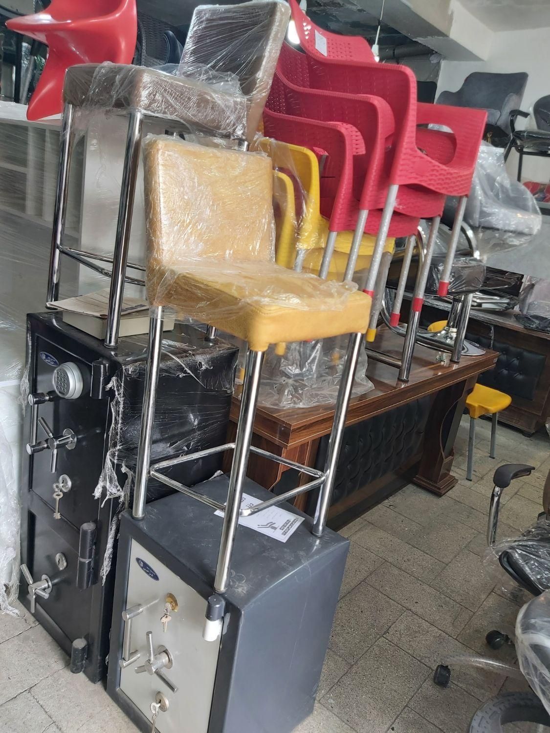 صندلی اپن جکدار و ثابت طلایی|صندلی و نیمکت|مشهد, عبادی|دیوار