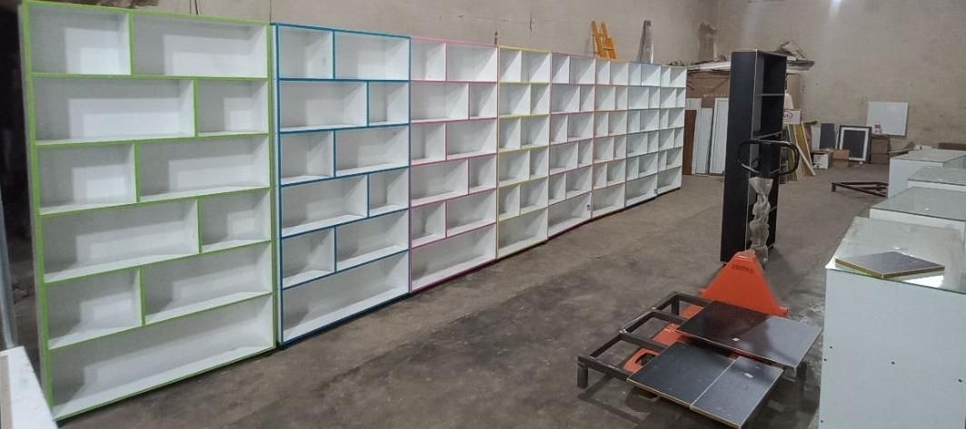 قفسه رنگی و سفید|کتابخانه، شلف، قفسه‌های دیواری|تهران, سازمان برنامه شمالی|دیوار