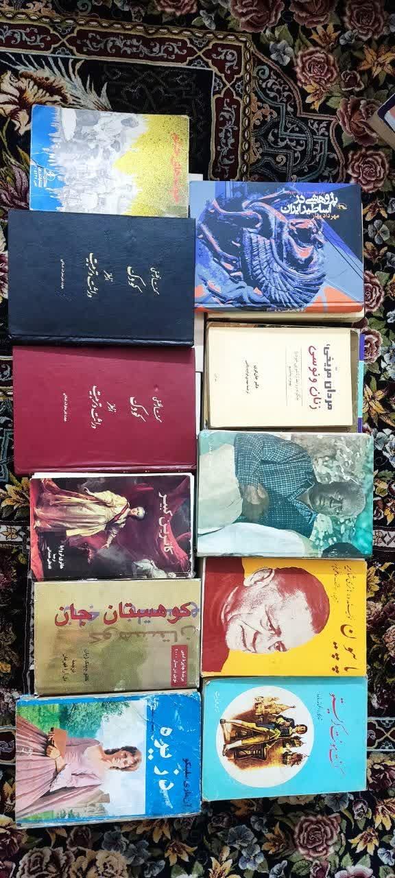 ۵۲ جلد کتاب متنوع  مناسب کتاب‌دوستان و کلکسیونرها|کتاب و مجله تاریخی|اسلام‌شهر, |دیوار