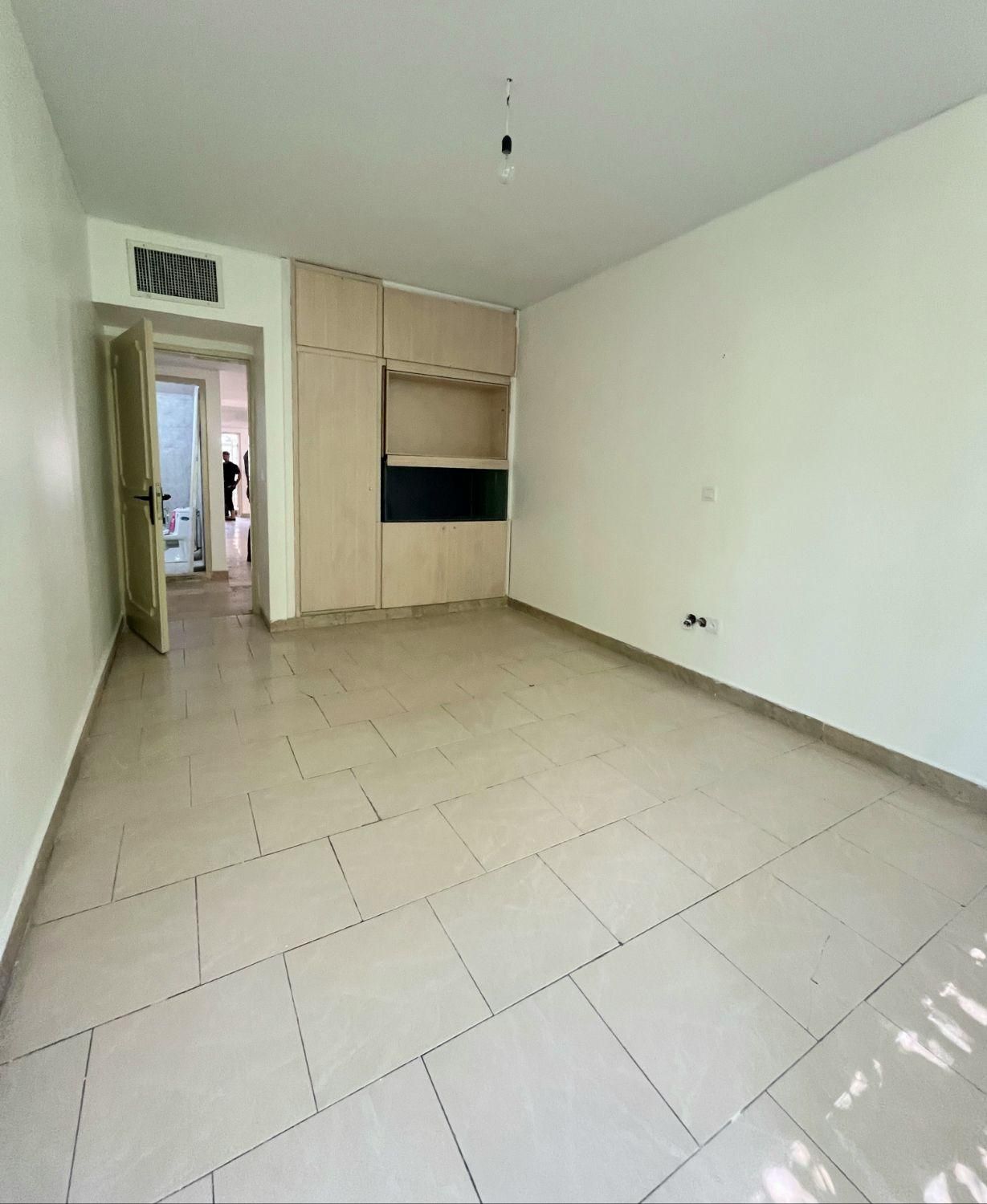 ۳۰۰ متر تک واحدی پاسداران / قابل تبدیل