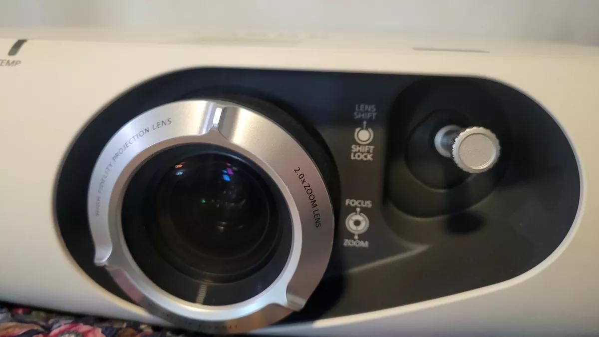 ویدیو پروژکتور لیزری فول اچ دی PANASONIC RZ370|تلویزیون و پروژکتور|تهران, تهرانپارس غربی|دیوار