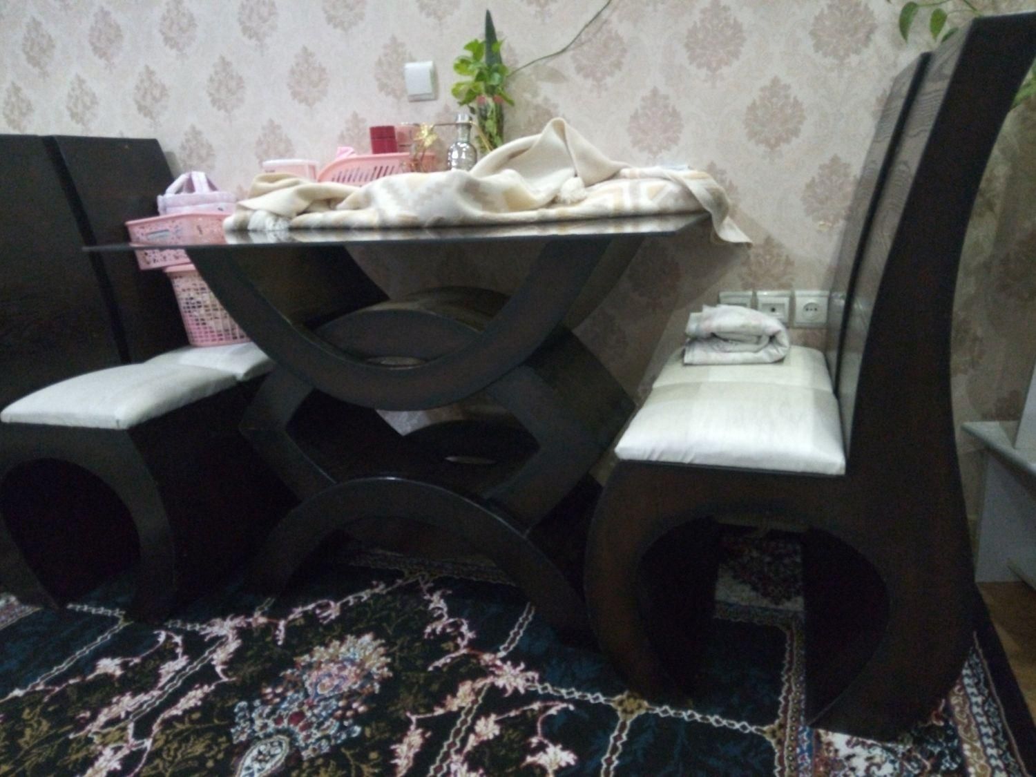 میز نهارخوری 4نفره کاملا سالم و ویترین   قهوه ای|میز و صندلی غذاخوری|تهران, شهید رجایی|دیوار