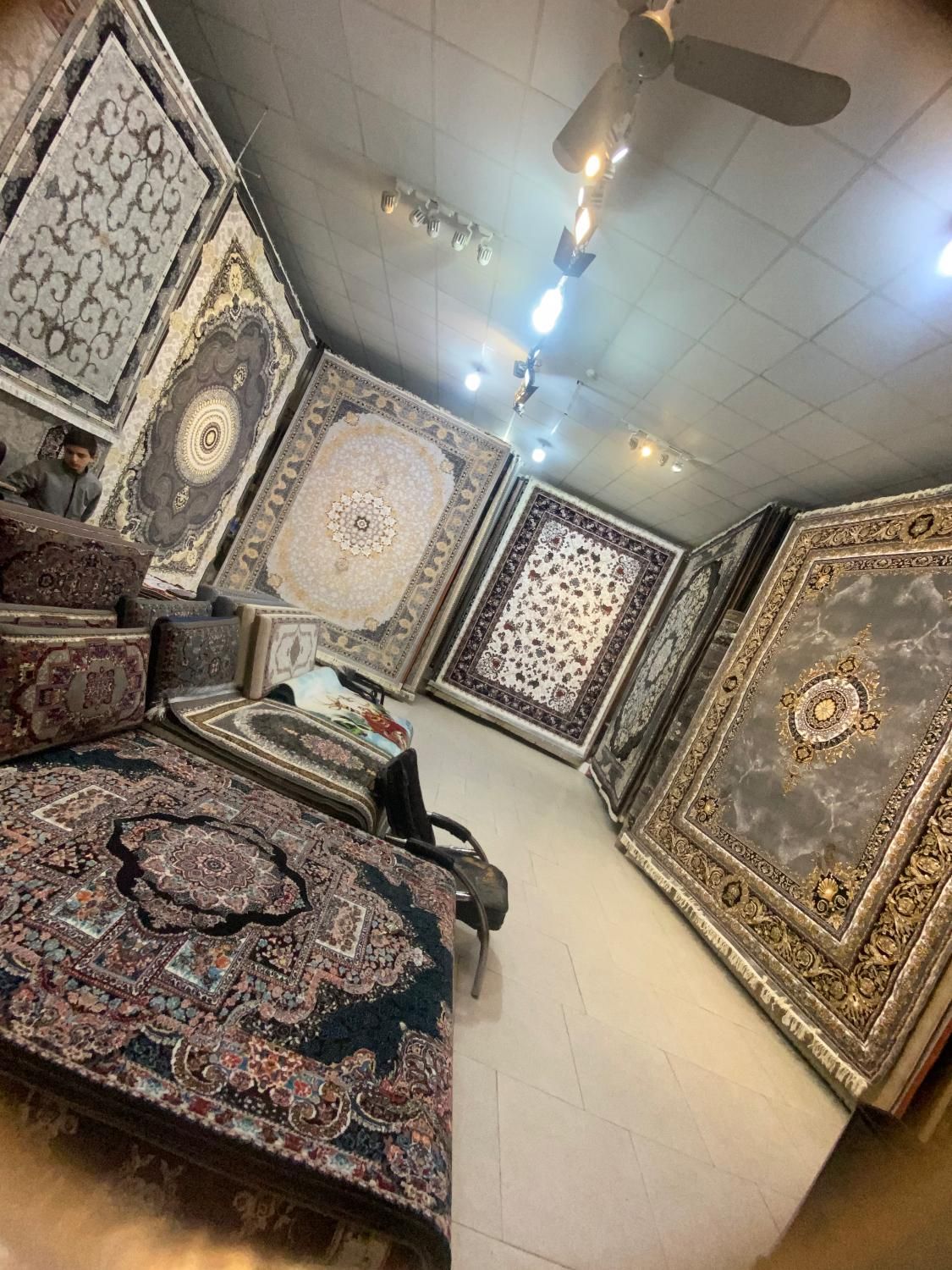 فرش هالیدا ((الماس شرق)|فرش|مشهد, سپاد|دیوار