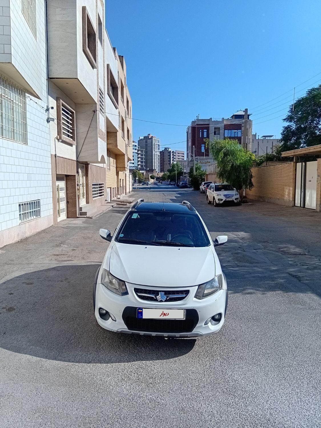 کوییکR/سفید مشکی/بدون کوچکترین ضربه و رنگ/۱۴۰۱|خودرو سواری و وانت|کرمان, |دیوار