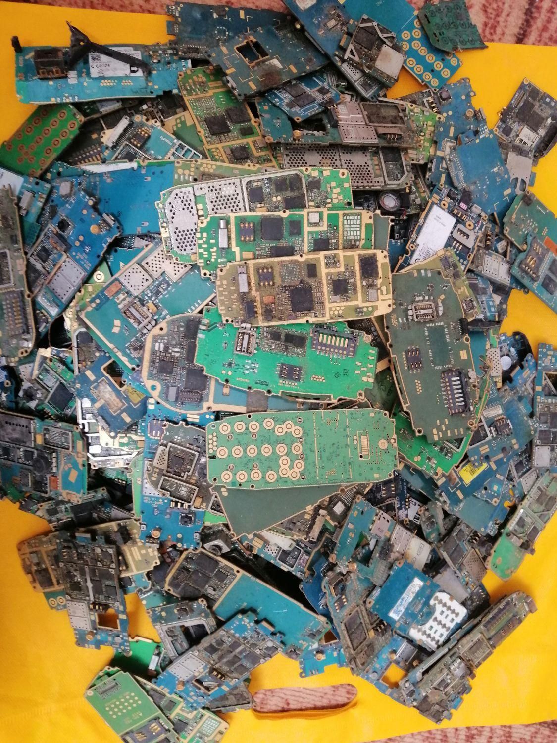 خریدار برد های موبایل سوخته و خراب و قدیمی|لوازم جانبی موبایل و تبلت|شیراز, کوزه گری|دیوار