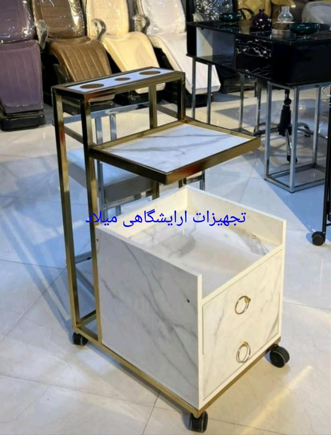 ترولی میکاپ سرشور میلاد میزناخن صندلی اصلاح )))|آرایشگاه و سالن‌های زیبایی|کرج, گلشهر|دیوار