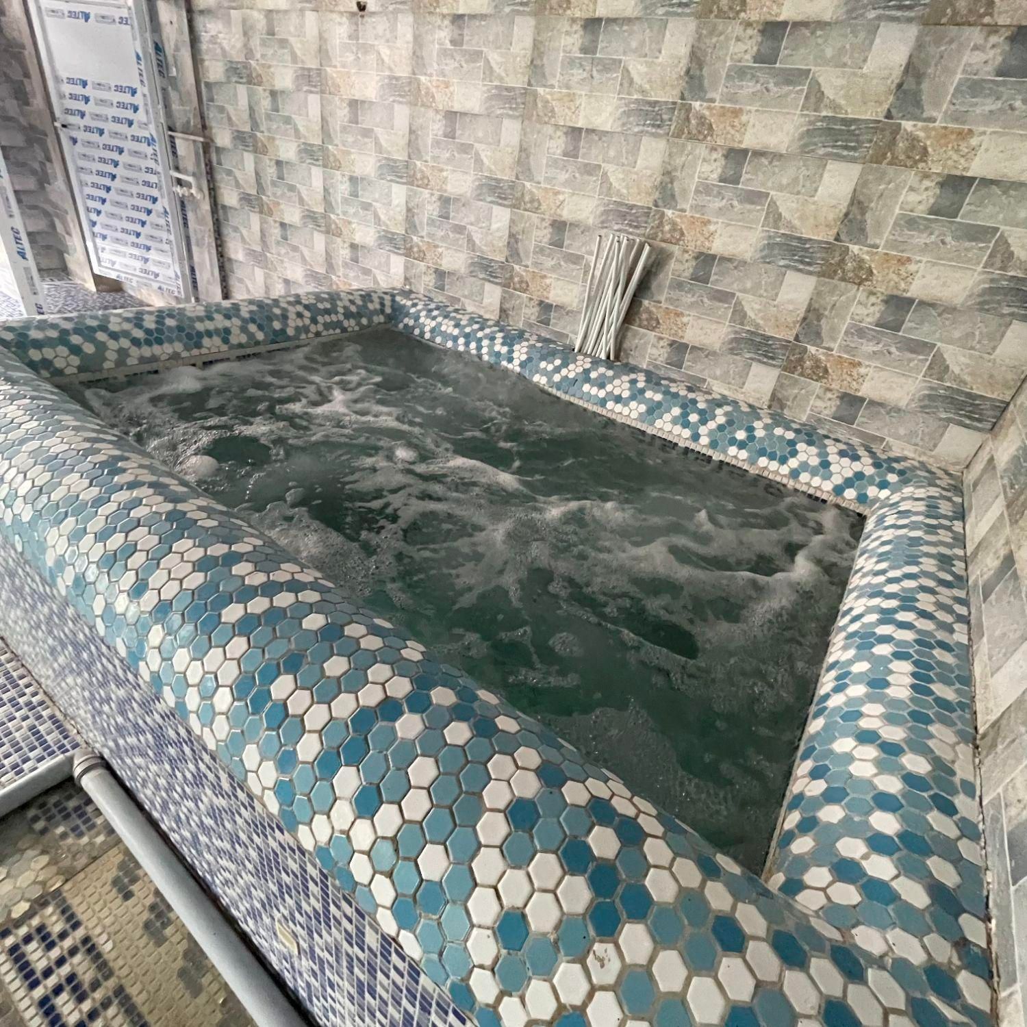 اجاره ویلا استخر و جکوزی و وسایل بازی|اجارهٔ کوتاهمدت ویلا و باغ|اصفهان, تخت فولاد|دیوار