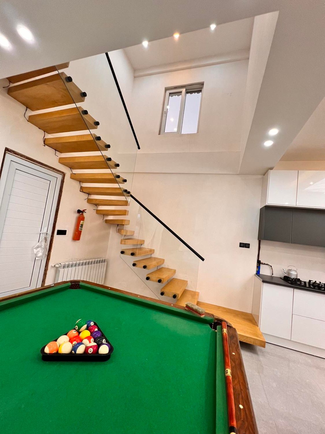 اجاره ویلا استخردار دوخوابه|اجارهٔ کوتاهمدت ویلا و باغ|رشت, گلسار|دیوار