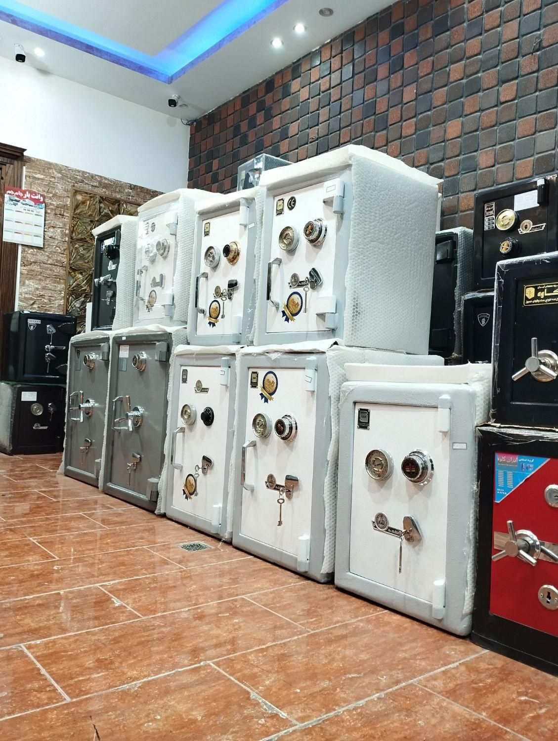 نمایشگاه گاوصندوق کاوه و ایران کاوه(میدان نماز)|ابزارآلات|یزد, |دیوار