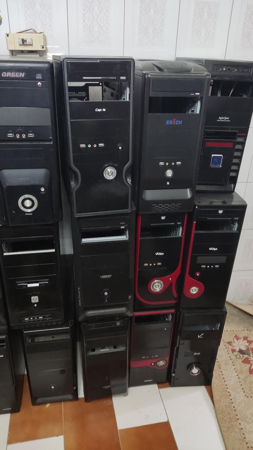 تعویض و فروش مانیتور crt قدیمی و کیس قدیمی|قطعات و لوازم جانبی رایانه|کرج, مصباح|دیوار