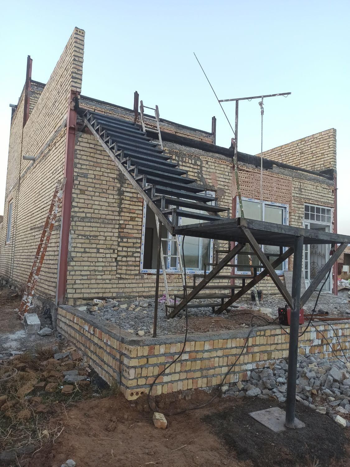 جوشکاری و ساخت پله آهنی مستقیم تکشاسی|مصالح و تجهیزات ساختمان|مشهد, رسالت|دیوار