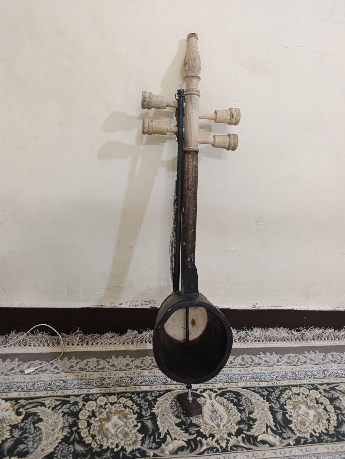 کمانچه|سازهای سنتی|گلستان (تهران), |دیوار