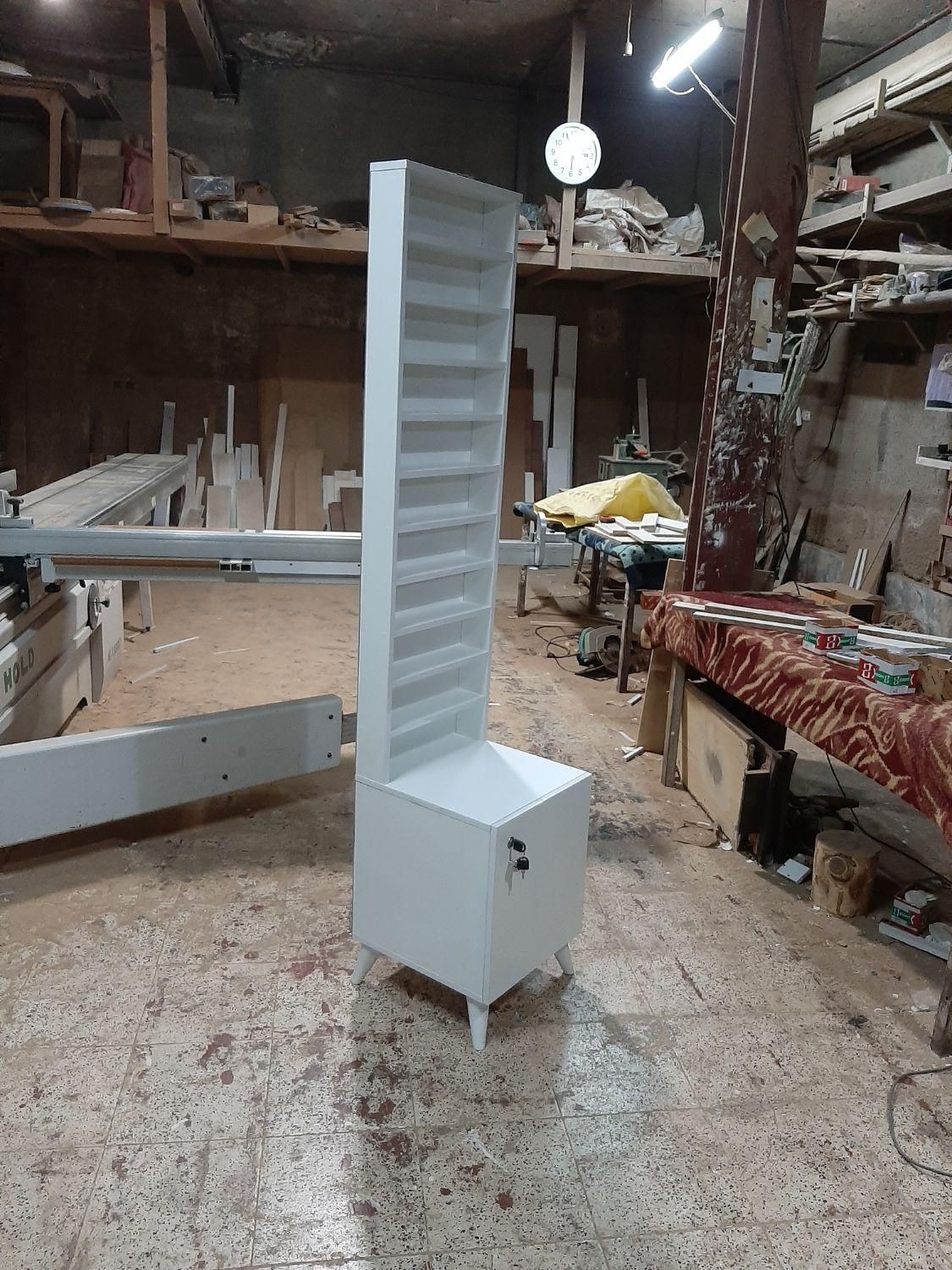 استند لاک ناخن کمد دار وقفل دار(آک)|آرایشگاه و سالن‌های زیبایی|مشهد, بهمن|دیوار