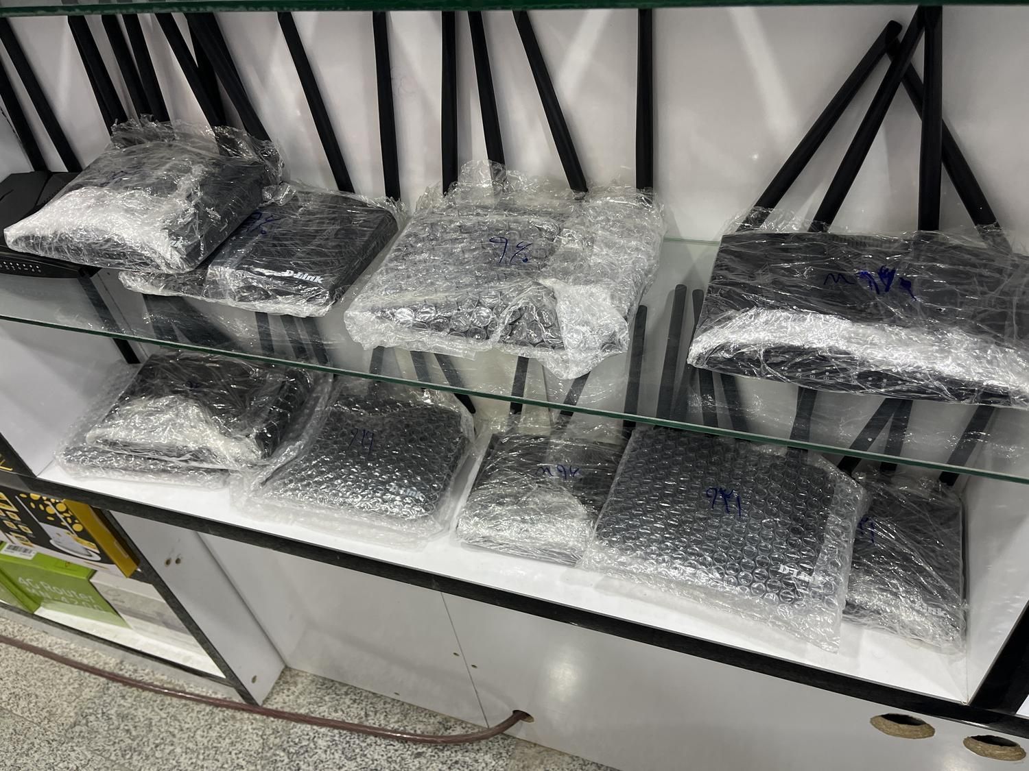 مودم پرقدرت دیلینک 960 با 4 خروجی کابل شبکه|مودم و تجهیزات شبکه|اصفهان, خرم|دیوار