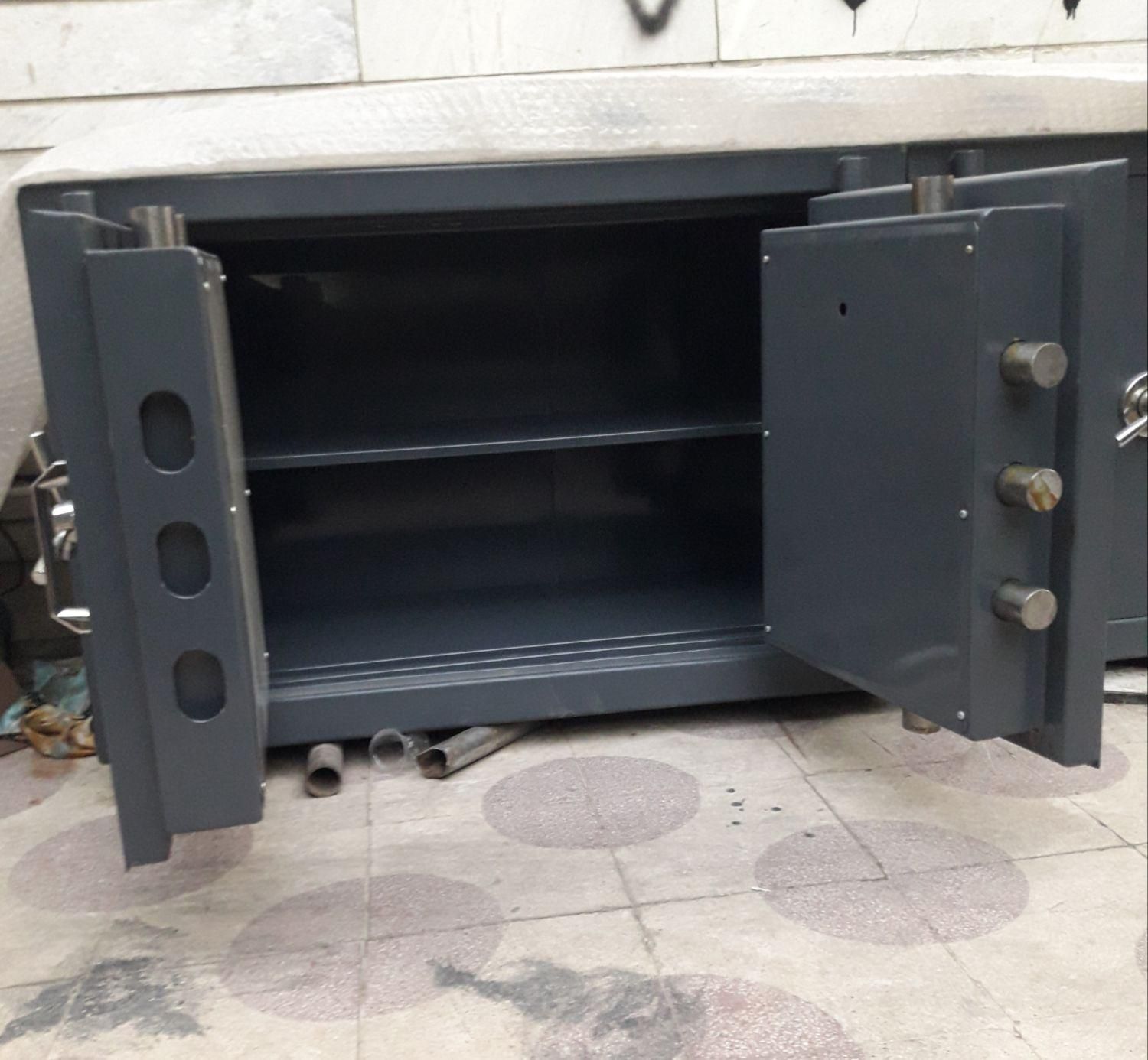 گاوصندوق زیرویترینی،دوهزار طلافروشی،نمایشگاهی|ابزارآلات|شیراز, تندگویان|دیوار