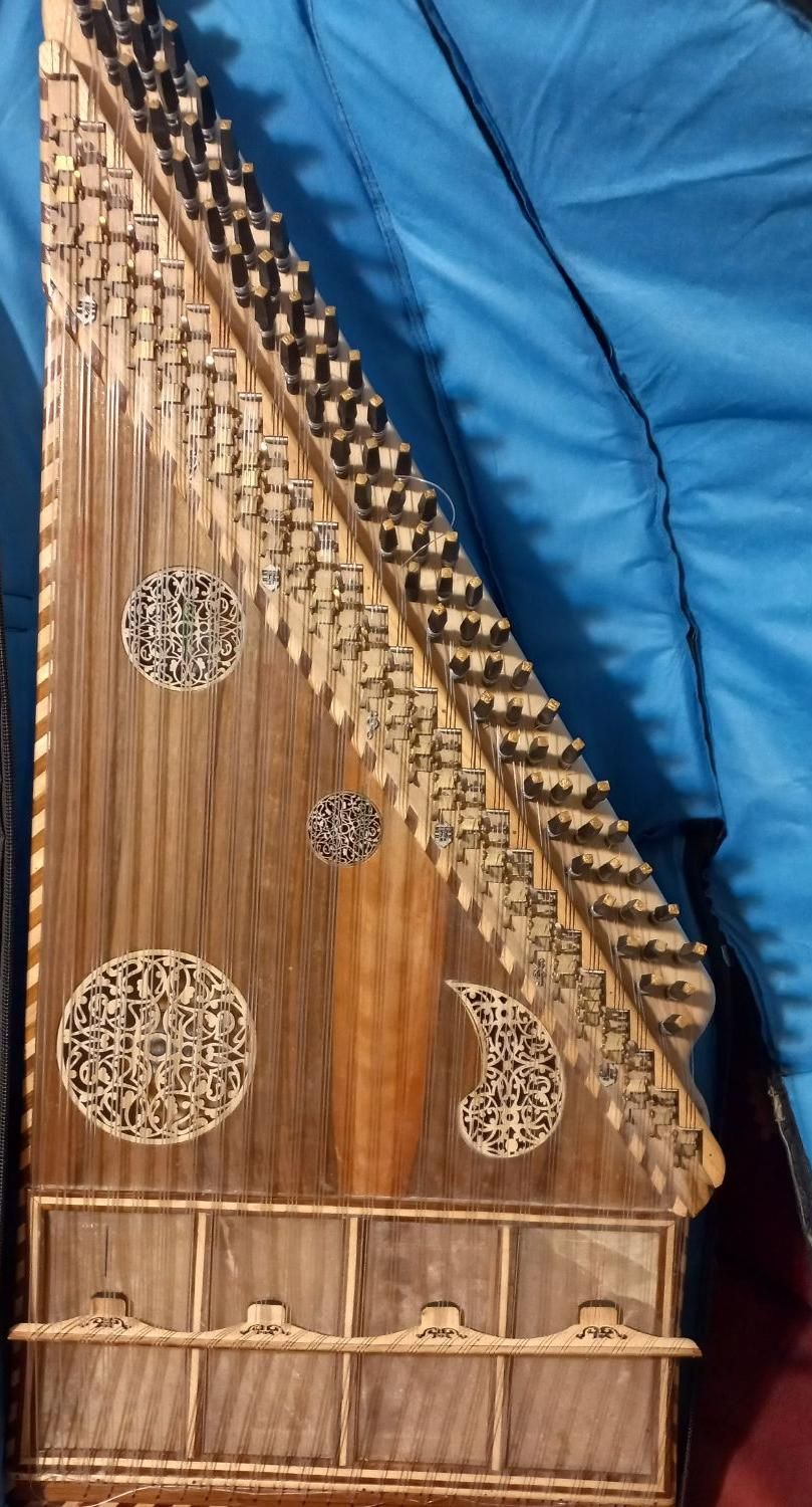 ساز قانون.مهر استاد منطقی.در حد نو.|سازهای سنتی|همدان, |دیوار