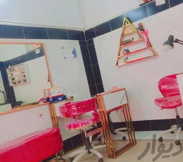 وسایل آرایشگاه زنانه در حد نو میز|آرایشگاه و سالن‌های زیبایی|گلستان, |دیوار