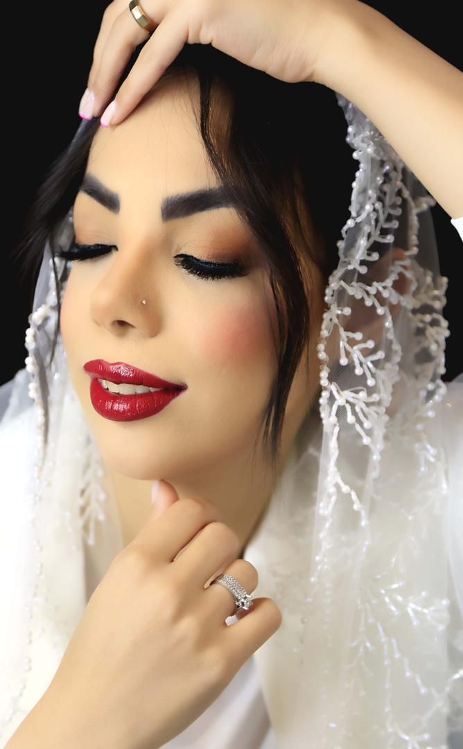 میکاپ و شنیون تخصصی عروس آموزش میکاپ|خدمات آرایشگری و زیبایی|شاهین‌شهر, شهرک امام علی|دیوار